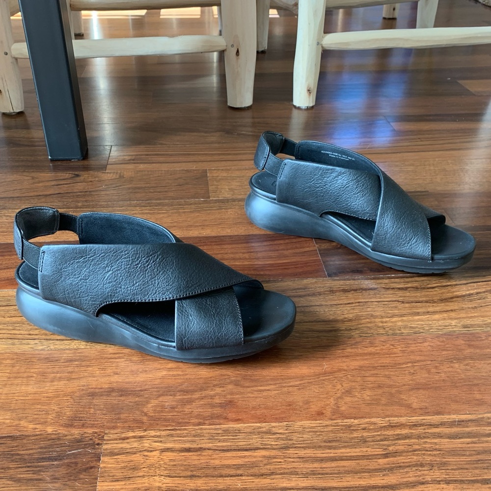 Camper Balloon low platform black comfort sandal, rubber sole